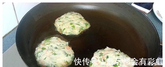 鸡蛋饼|1块豆腐,1个鸡蛋,不用一滴水,筷子两搅,比大鱼大肉还好吃!