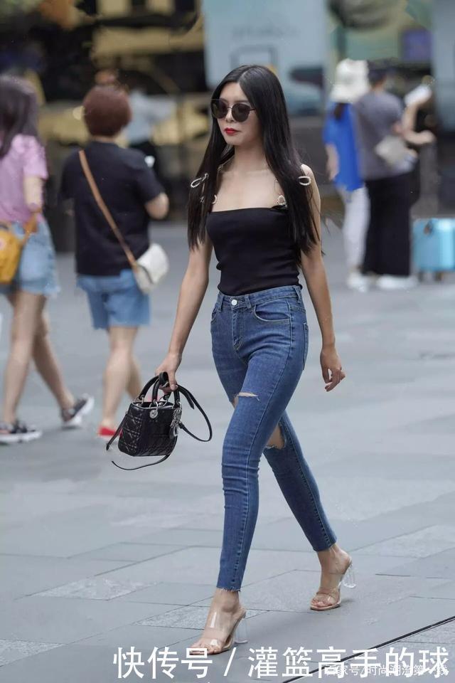 今秋再次掀起“牛仔风”,时髦又百搭,女孩们有点喜出望外了!