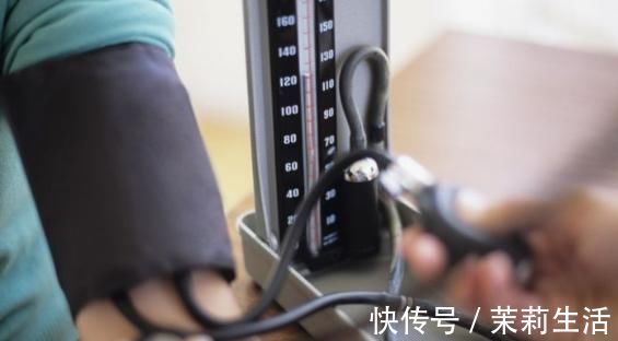 慢性疾病|高血压人群，尽量远离3类食物，血压平稳不乱升，头也不晕了！