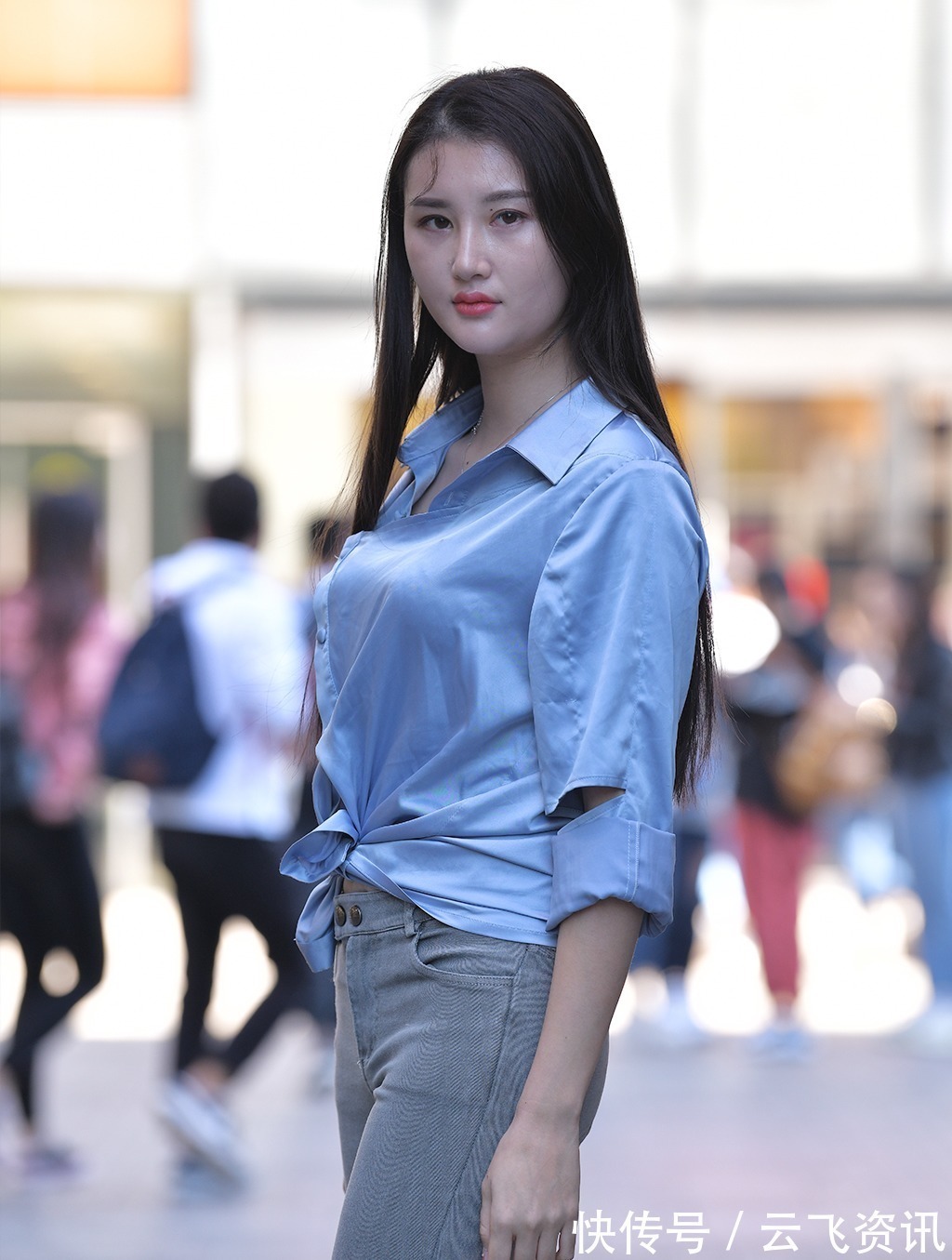 活力感 衬衫配牛仔裤,穿出初秋简单的美,时尚干练又显成熟的气韵