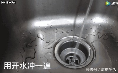 堵塞|下水道堵了,她随手丢进两块药片,不到1分钟就疏通了