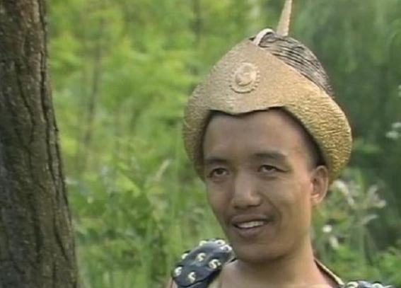 1.25米土行孙余华东,剧中抱美娇妻剧外娶美