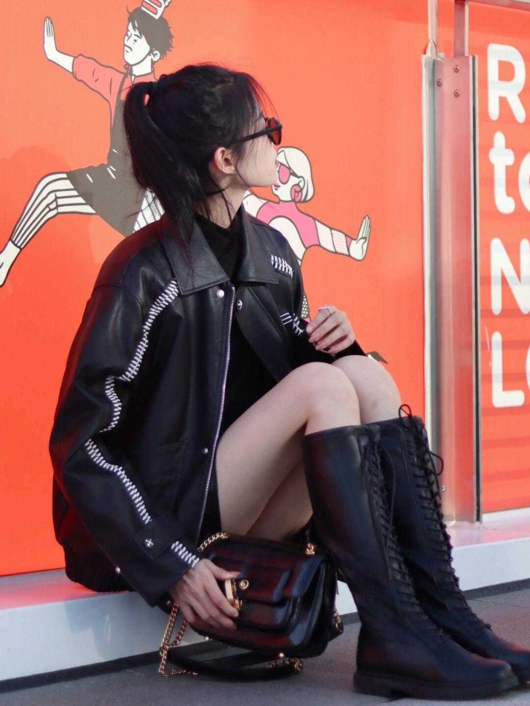 皮衣 冬季穿黑色衣服太枯燥?不妨试试这些搭配方式,帅气酷炫又保暖