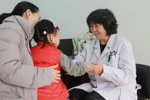 预防针|3岁女娃不好惹,打完针后越想越气,“杀气腾腾”要找医生报仇