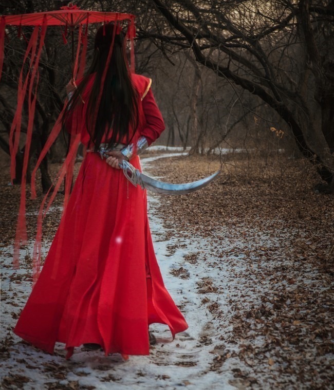 厄命|天官赐福Cos这个花城婚服绝了!网友是羡慕不来的身高和颜值