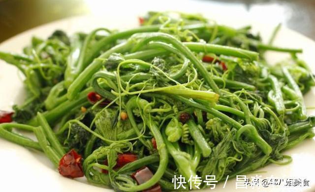 炒南瓜藤|伏天多吃蔬菜,这个菜应季正当时,简单一炒,鲜嫩爽口,解腻开胃