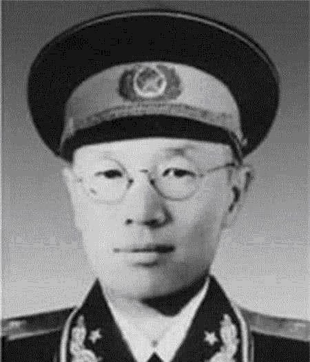 上将|野战军唯一的第五纵队,司令员是中将,两位年轻的战士后都成上将