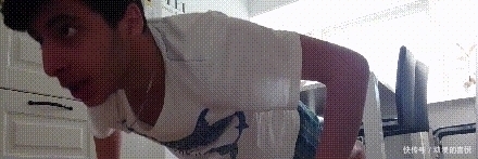 跑步|瘦小伙坚持1个月的俯卧撑、深蹲、仰卧起坐,每天10公里跑步