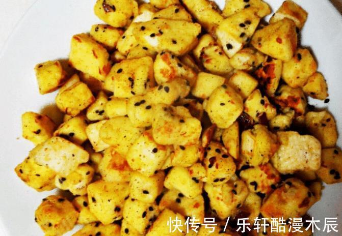 剩馒头也能吃出新花样,用锅煎制一下,香酥又可口