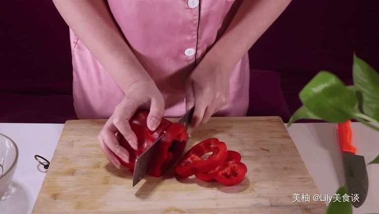  过瘾|教你一个鸡蛋饼创新吃法，早餐孩子一餐能吃4块，特别香特别过瘾