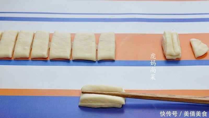 加它做的油条,味道很正,又松又脆又香,凉透了也香的可以当零食