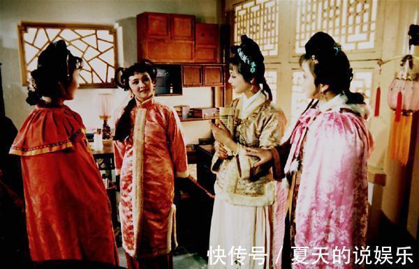 贾母!红楼梦:薛宝琴出场很难堪,贾母捧她是为了遮丑!结局难逃薄命司