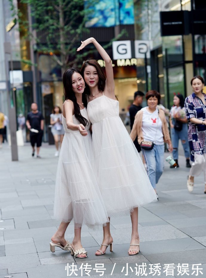 设计|非常出众的一对姐妹花,走在街头真心是太受人关注了