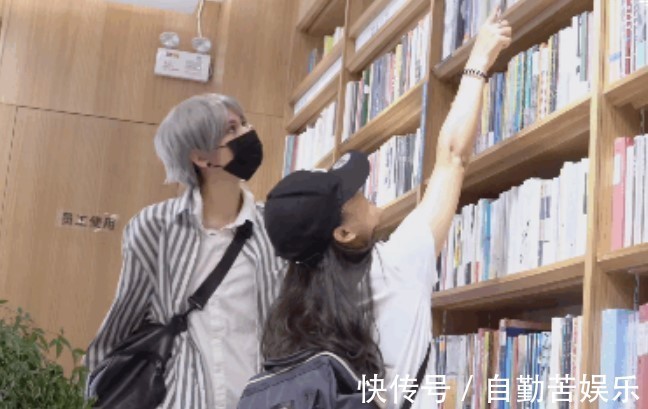 漫展|188cm帅哥爆红网络!漫画脸顶级身材,居然是女扮男装?
