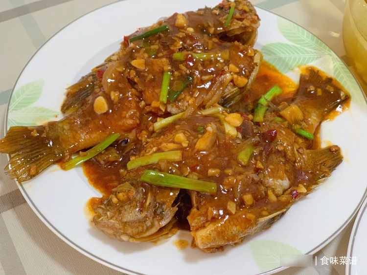 鲫鱼|鲫鱼怎么做才好吃？分享3种不同的做法，鲜香美味，下酒下饭都行