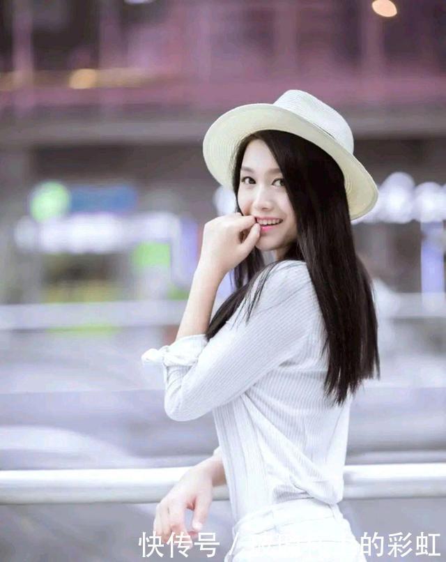 T恤|T恤配牛仔裤太土换成衬衣就时髦多了