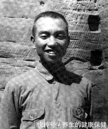 出一|24个团围堵，师长牺牲！此人出一计，老猎户助力，全军一夜脱险