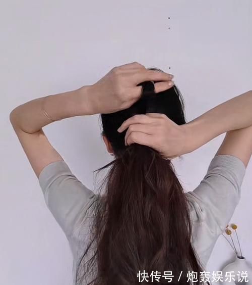 大法|5种免橡筋绑头发大法女生必学!零工具随时打造韩星慵懒的气质!