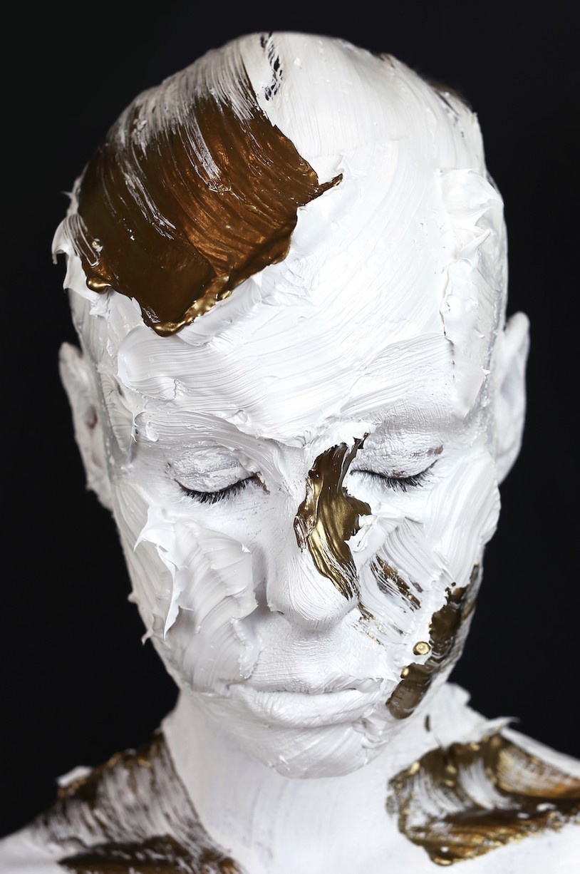 索菲·德里克@你见过在画布上画画的，可你见过在自己头上画油画的吗