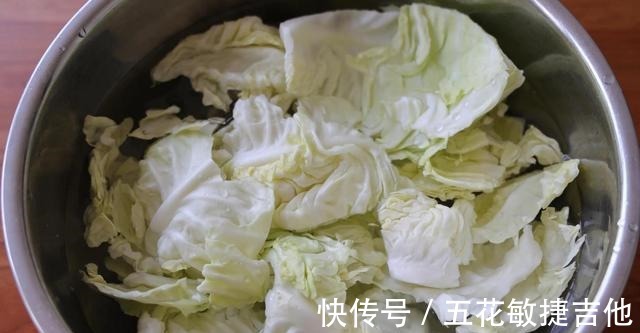 脆爽|包菜这样做,真的太下饭了,简直吃上瘾了,脆爽可口,做法也简单!
