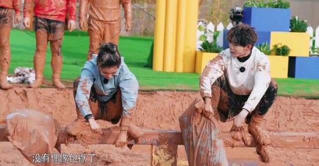 李晨 《奔跑吧5》baby很卖力,宋雨琦玩游戏摆明星架子,还偷袭baby