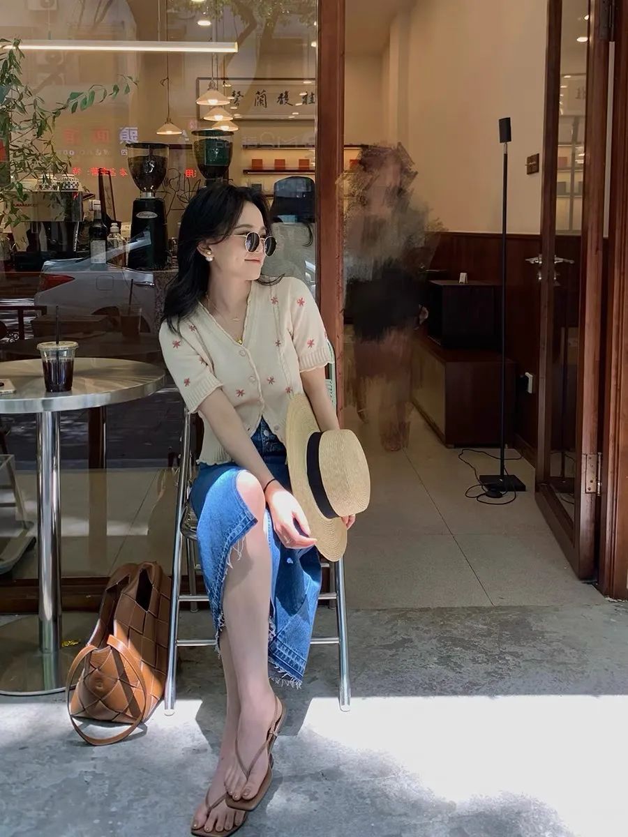 针织|“挤奶衫”out了！今夏流行这几件神仙上衣，气质又时髦