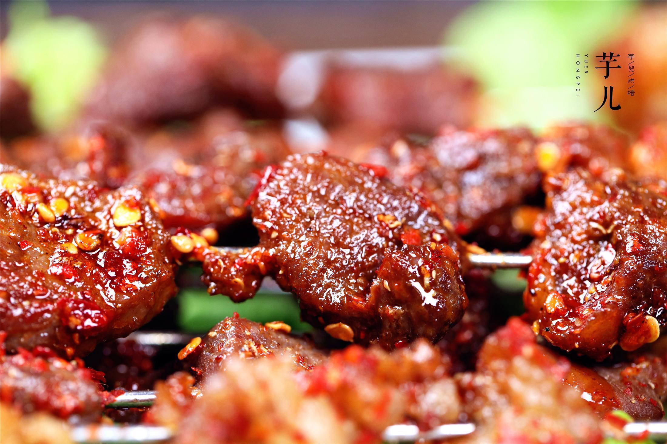 想吃羊肉串教你在家自己烤，做法简单，软嫩多汁，美味又健康