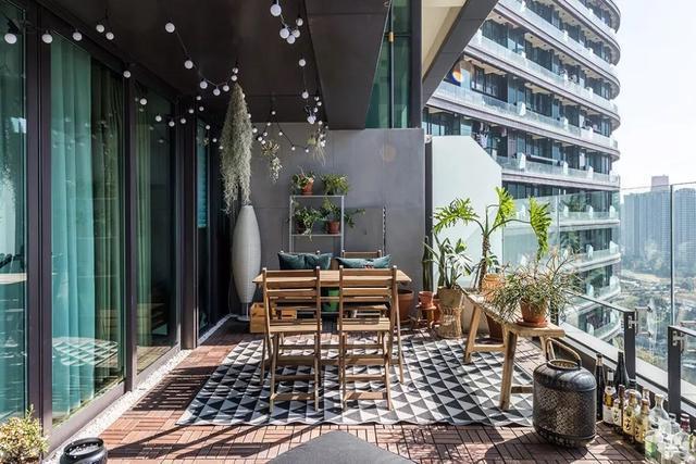 小户型|越来越多人阳台不铺瓷砖，现在用它来“代替”，太高明了