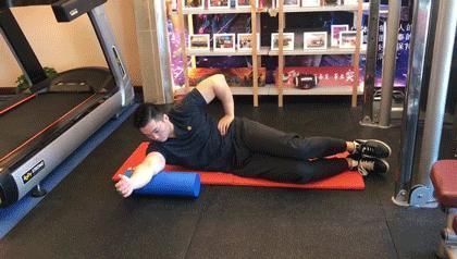 肌肉|仰卧起坐你做对了吗教你正确做仰卧起坐,避免脊柱受伤