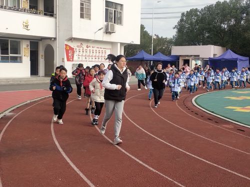 中心小学|奕棋镇中心小学：快乐奔跑，健康成长