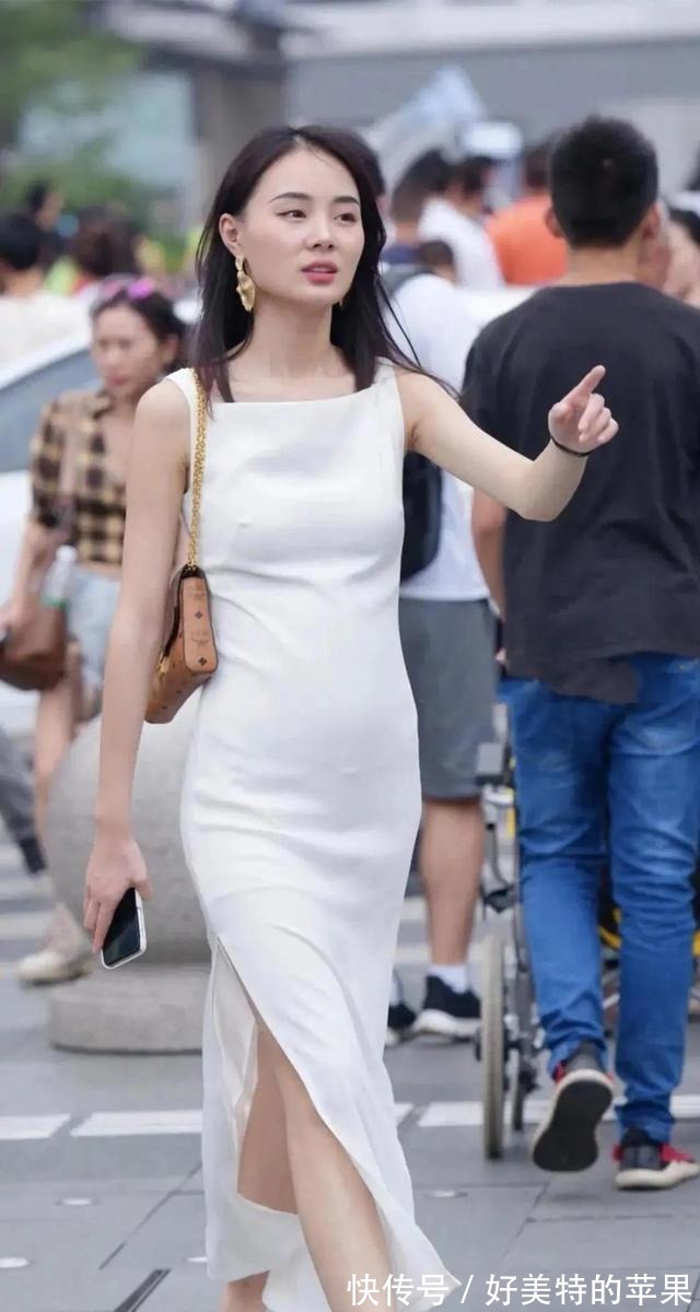 深色 鲨鱼裤的造型非常个性,散发脱俗的超凡魅力,简约保暖!