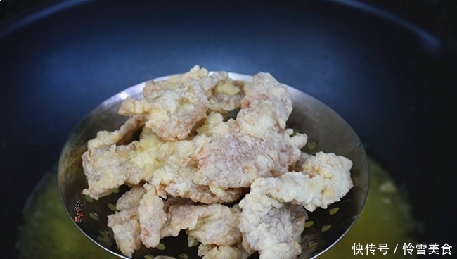 这款家常开胃菜,孩子隔三差五就喊馋,酸甜香酥,连汁都不剩