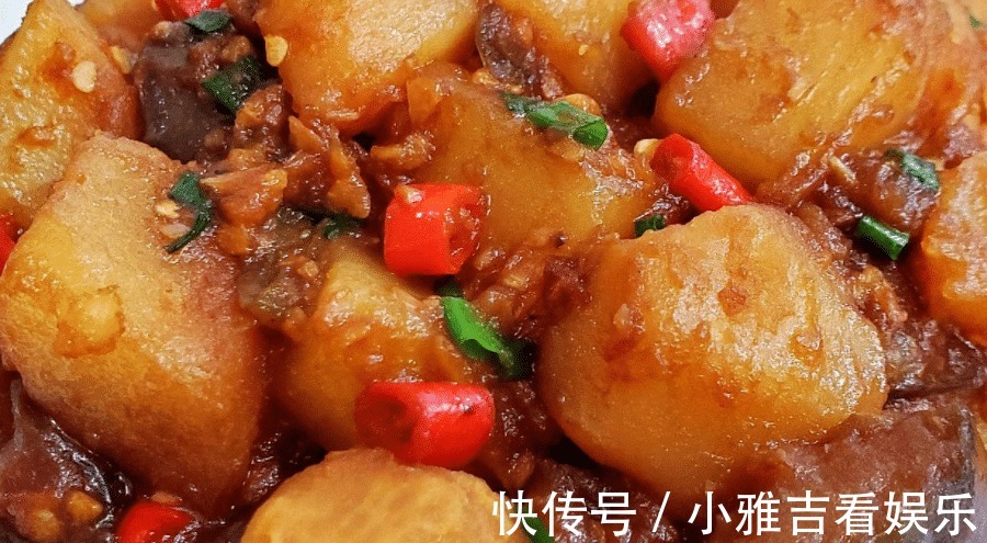 做法|土豆炖茄子，简单的做法，不寻常的味道