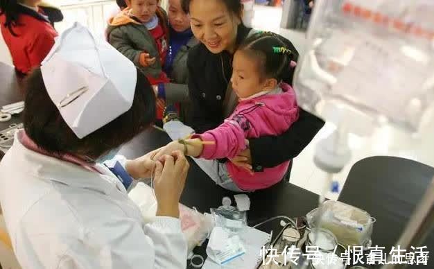 宝宝|1岁宝宝接种疫苗火了,医生不忍心下手,网友:欠你一个影帝