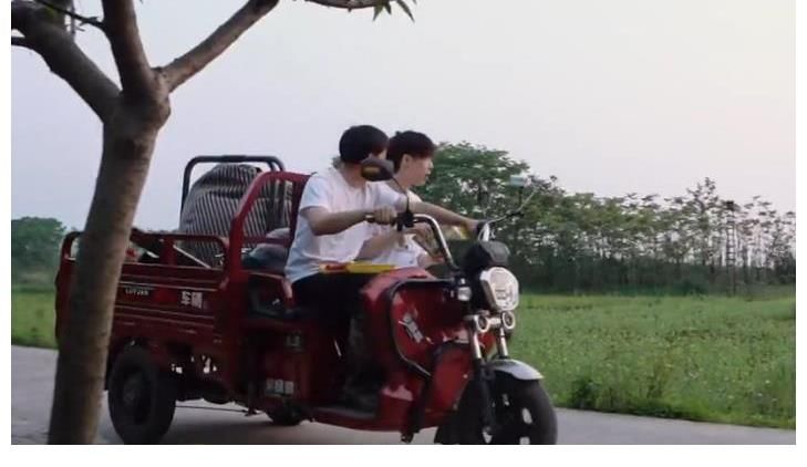 张艺兴|《向往5》下期：蘑菇屋一家翻身成仓库股东，艺兴彭彭太狂了！