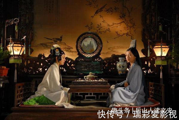 刘姥姥&林黛玉嘲笑刘姥姥是母蝗虫,只有一个贵族小姐默不作声,逃过一劫