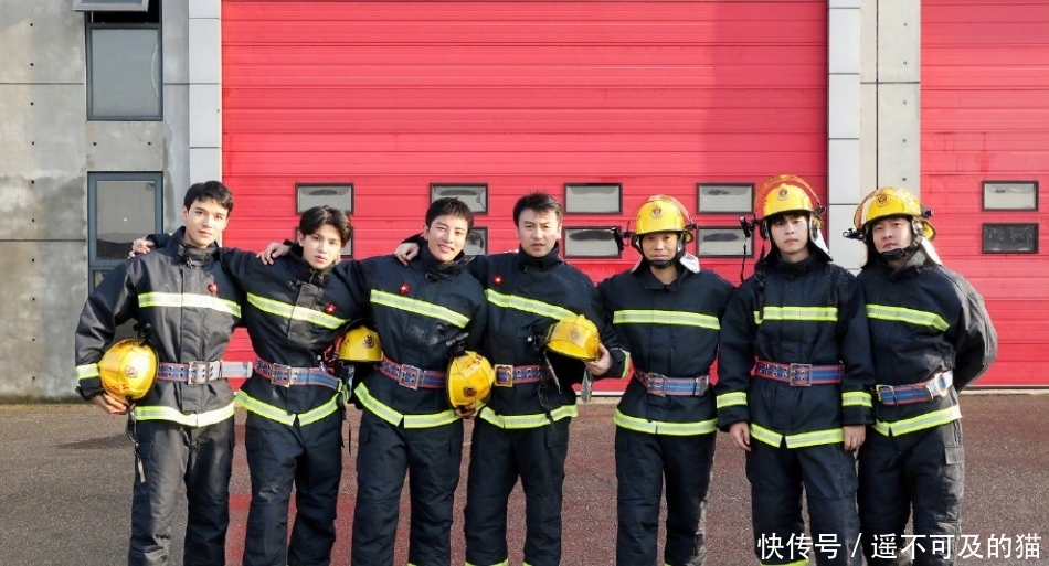 极限挑战:贾乃亮、雷佳音满眼泪水,龚俊鞠躬致敬最美逆行者