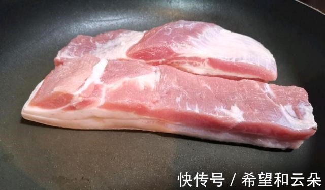 松肉针|五花肉别再红烧了,试试做成脆皮版,色泽金黄,酥脆鲜香,超好吃!