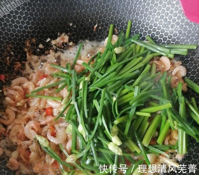 河虾|韭菜花炒河虾，味道鲜美，爽口下饭！