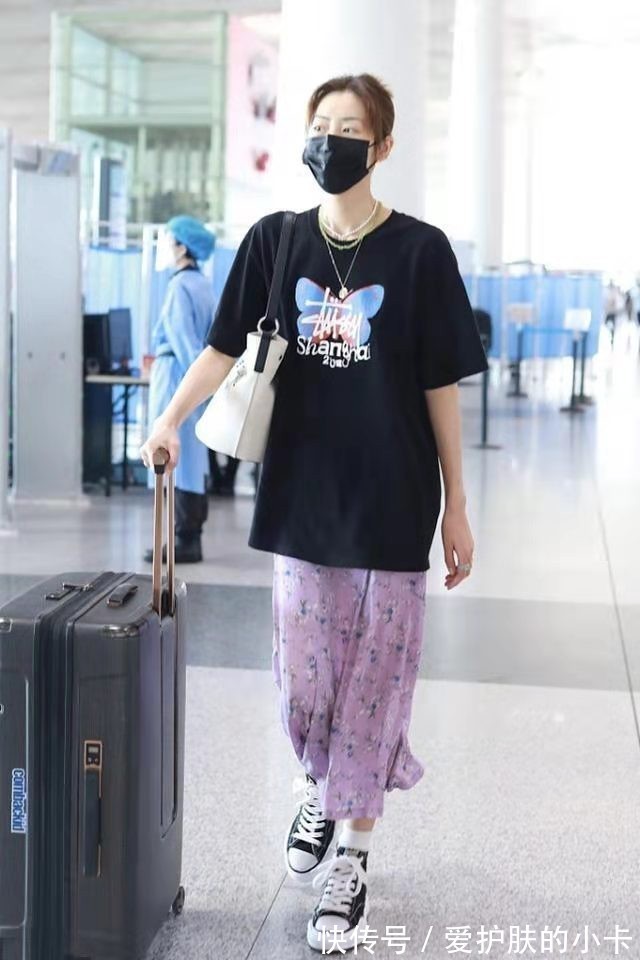 身材比例|超模也会乱穿衣,刘雯长T恤配碎花裙,178穿出55分,全靠气质取胜