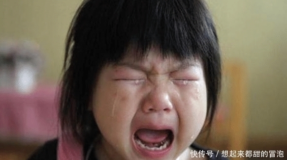 检查|6岁女孩逛超市,衣服鼓囊被怀疑偷东西,店员检查后忍不住落泪