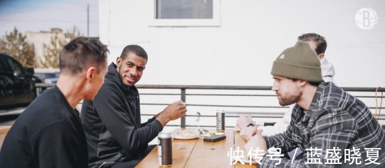 米尔斯|轻松有趣!昨日赛后米尔斯与阿德带领全队在圣安东尼奥聚餐!