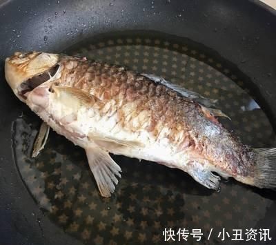 热水|炖鱼汤时,用冷水好还是用热水好?学会这招,汤汁浓白鲜美!