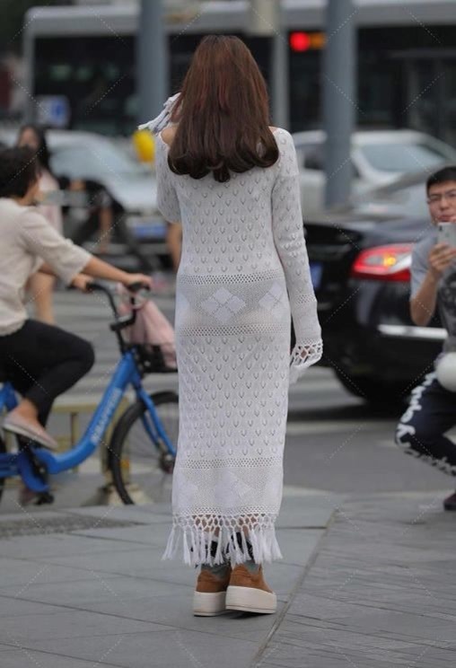 修身长裙 深灰色修身长裙,上身舒适,时尚大气