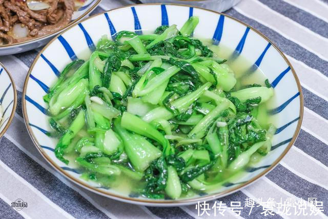 俩人|母女俩人的晚餐，一荤一素，成本25块钱，全部吃完不浪费