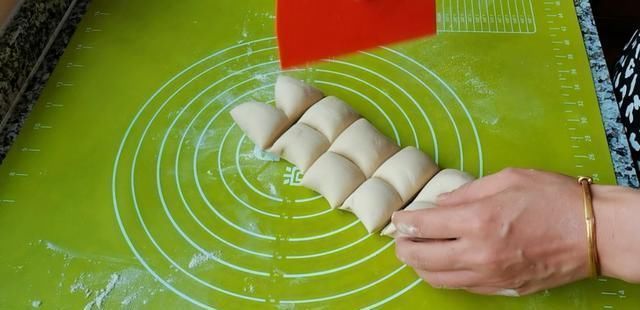 香肉|教你在家做肉夹馍，馍香肉更香，再也不用出去买，好吃干净量还足