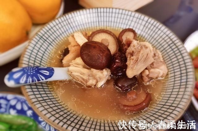 和儿子的晚餐,三菜一汤,花了90元,有人评论太奢侈