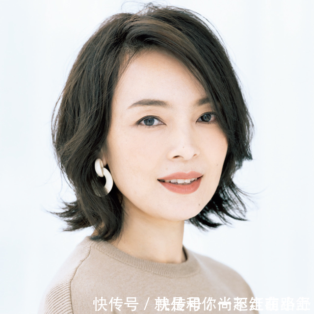 蓬松感 女人一旦到了40,发型建议“弃长选短”,试试这些妈妈卷,很减龄