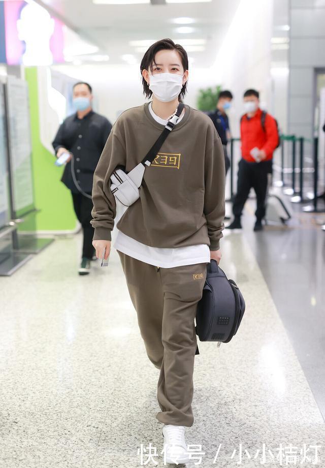 减龄|早秋穿卫衣,建议搭配这“4种”下装,显瘦减龄、明星都在穿