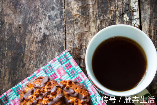 中老年人|不管骨质疏松多久,医生:坚持3件事,骨量蹭蹭涨,和骨松说拜拜